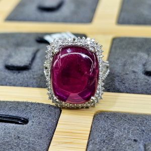 Nhẫn vàng trắng nữ cao cấp đá Ruby viền tấm Kim Cương - NVĐQ1137